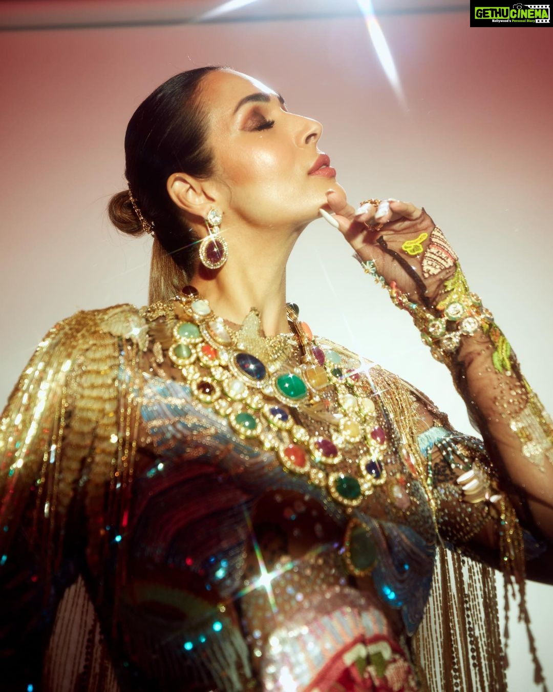 Malaika Arora Instagram - Be the light that shines for the world to see ✨ @nmacc.india What an incredible and larger than life celebration of beauty, art and culture at the @nmacc.India last night! Every moment was nothing short of spectacular… Here’s to Mrs Nita M Ambani ma’am @_iiishmagish and the entire family who stopped at nothing to create a visual, an experience and an environment that will be etched in our memories forever. It was truly a celebration of India!🇮🇳 #TheNitaMukeshAmbaniCultureCentre #NMACC @rahulmishra_7 x @khannajewellerskj @amarisbyprernarajpal x @suhanipittie Styled by :@manekaharisinghani HMU by : @meghnabutanihairandmakeup Shot by : @priyankknandwana