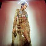 Malaika Arora Instagram - Be the light that shines for the world to see ✨ @nmacc.india What an incredible and larger than life celebration of beauty, art and culture at the @nmacc.India last night! Every moment was nothing short of spectacular… Here’s to Mrs Nita M Ambani ma’am @_iiishmagish and the entire family who stopped at nothing to create a visual, an experience and an environment that will be etched in our memories forever. It was truly a celebration of India!🇮🇳 #TheNitaMukeshAmbaniCultureCentre #NMACC @rahulmishra_7 x @khannajewellerskj @amarisbyprernarajpal x @suhanipittie Styled by :@manekaharisinghani HMU by : @meghnabutanihairandmakeup Shot by : @priyankknandwana