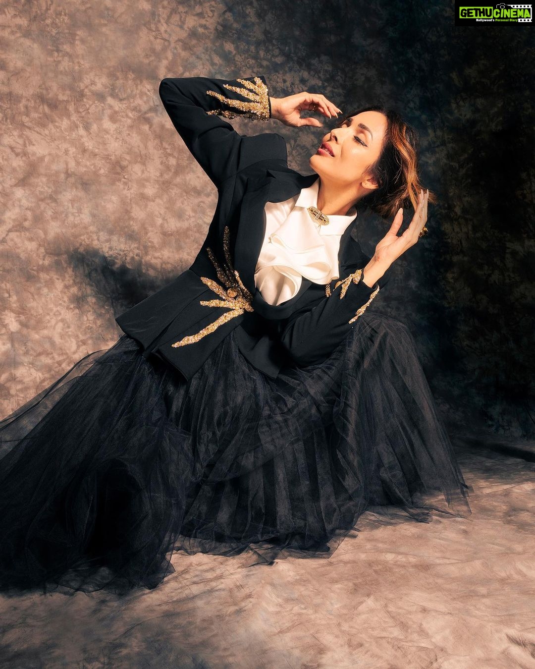 Malaika Arora Instagram - Outfit by : @stada_boutique Brooches by : @viangevintage Heels by : @louboutinworld Styled by :@manekaharisinghani Makeup by : @simone.hairandmakeup Hair by : @souravv_roy_ Shot by : @yashasvisharma