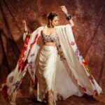 Malaika Arora Instagram – Happy holi..🌈. Outfit by : @saakshakinni 
Jewellery by : @apalabysumitofficial 
Styled by :@manekaharisinghani 
HMU by : @meghnabutanihairandmakeup
Shot by : @abhinaskarphotography 
Managed by : @Naureen.abdullah