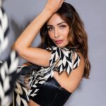 Malaika Arora Instagram - Saree by : @rimzimdaduofficial Jewellery by : @asmotiwala Styled by :@manekaharisinghani Makeup by : @simone.hairandmakeup Hair by : @hairgaragebynatasha Shot by : @adit.guptaa
