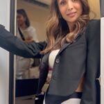 Malaika Arora Instagram - It’s not vanity, it’s self-love! #HotstarSpecials #MovingInWithMalaika now streaming Mon- Thu 8pm. #MIMonHotstar #MovingInWithMalaikaOnHotstar @banijayasia @deepak30000 @mrinalinni @shyamrathi1411 @banijaygroup @balangirish @sageinsta @khuzema_kezer
