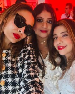Malaika Arora Instagram - Merry Christmas ❤️🎄🤗#xmasphotodump🎄🤶🏾🎅🏾🎁( we missed u @arjunkapoor )