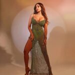 Malaika Arora Instagram - #AnActionHero 🤝 the QWEEN = 🔥💃🏻 on the dance floor! #AapJaisaKoi is OUT NOW. Wearing @hana_official1 @meghnabutanihairandmakeup @manekaharisinghani @ektakauroberoi @ayushmannk @iyer.anirudh @aanandlrai @jaideepahlawat #BhushanKumar #KrishanKumar @kanupriyaaiyer @tseriesfilms @tseries.official @shivchanana @cypplofficial @aafilms.official @tanishk_bagchi @zarakhan @officialaltamashfaridi #Biddu #Indeevar @vijayganguly In cinemas near you on Dec 2, 2022.