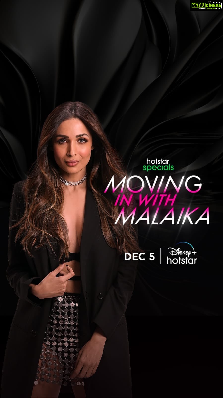 Malaika Arora Instagram - If you thought I was done making news with my moves, you have another think coming! Age, clothes, love life are all old news, I am bringing something new for all of you to talk about - #HotstarSpecials #MovingInWithMalaika , starts Dec 5th only on @disneyplushotstar #MIMonHotstar @banijayasia @deepak30000 @mrinalinni @shyamrathi1411 @banijaygroup @balangirish @sageinsta @khuzema_kezer