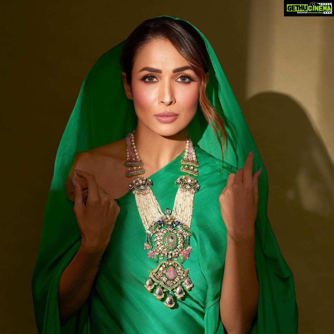 Malaika Arora Instagram - A masterful extrapolation of enamel work besides the magic of polki, coloured gemstones and full-cut diamonds bring to life this heirloom collectible seen on Malaika Arora. @malaikaaroraofficial @longformgram Photography: @taras84 Styling : @manekaharisinghani Makeup : @mallika_bhat Hair : @hairstylist_madhav2.0 Production : @ikp.insta #MalaikaaroraxKhannaJewellers #KhannaJewellers #khannajewellerskj #IndiaModern #IndianJewellery #AweInspiring #ContemporaryDesign
