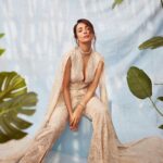 Malaika Arora Instagram - Delighted to be @frontierraas’s muse for their stunning new collection, "Songs Of Heaven" by Taraasa. Each piece embodies a blend of elegance, style, and grace & is super close to my heart ✨ Make your way to @frontierraas to check it out! Photography: @taras84 Styling: @divyakdsouza Jewellery: @beganijewels Marketing: @quirkbrandconsulting Location: @thenookmumbai Makeup: @makeupbyriddhima Hair: @hairstylist_madhav2.0 Production: @p.productions_ Managed by : @naureen.abdullah #SongsOfHeaven #FrontierRaas #MalaikaAroraXFrontierRaas #Taraasa #FrontierRaasFamily
