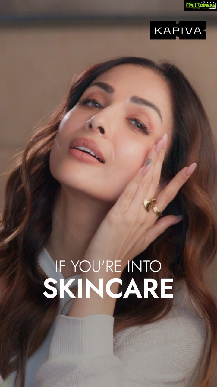 Malaika Arora Instagram - We totally agree with @malaikaaroraofficial Healthy skin isn’t a miracle, it takes work to stay consistent 💁🏻♀️ And that’s why we recommend our Skin Foods Glow Mix to help you with naturally healthy and glowing skin 🌹⭐️🌿 It is: ✨ 100% Ayurvedic ✨ Boosts collagen ✨ Promotes Hyaluronic acid and glutathione Wait no more Try now! LINK IN BIO 🔗 #skinkasahifood #skinfoods #kapiva #kapivaskinfoodsglowmix #ad #naturalingredients #ayurvedicingredients #ayurvediclifestyle #ayurvedicproduct #ayurveda #Skincare #Skincaretips #collagen #glutathione #hyaluronicacid #Skinsupplement #ayurvedicskincare ##reelsinstagram #trendingaudio #trendingreels
