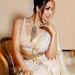 Malaika Arora Instagram – Sari @anjulbhandari
Necklace @anmoljewellers 
Ring @amarisbyprernarajpal 
Belt – @lovetobag 
….
Styled by @aasthasharma @reannmoradian @wardrobist 
Styling Intern @shatakshipandeyy 
Hair – @hairstylist_madhav2.0 
Makeup @simone.hairandmakeup 
….
Managed by @naureen.abdullah 
📷 @amey_ghatge
Edited by @studiopicsing