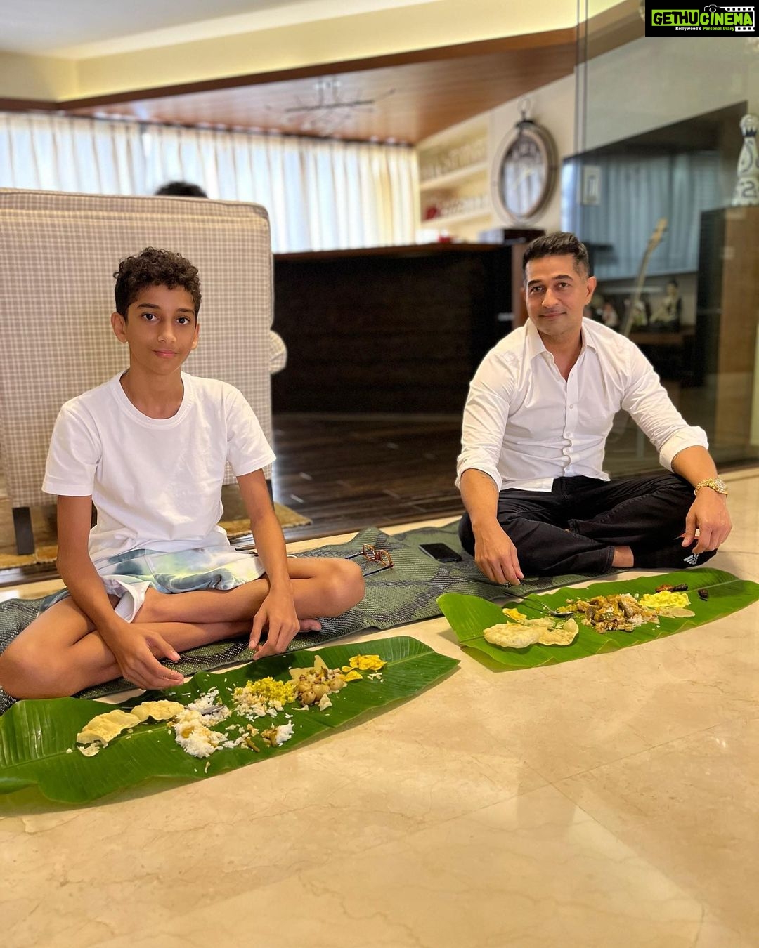 Malaika Arora Instagram - Happy onam 🙏 wishing everyone a very happy n prosperous onam ….. momsy you r the worlds best cook and feeding friends n family makes you the happiest @joycearora #onam#sadya#onashamsakal🌻🌸🌺🌼