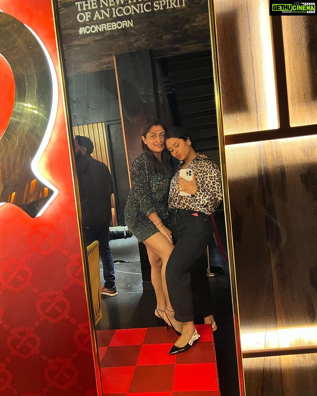 Malavika Instagram - Had an incredible night with my favorite cousin, my unpaid therapist and my confidante @jraj131517 . Time flew as we shared and listened. Grateful to have you in my life. Love you immensely! ♥️ Kazé Bangalore