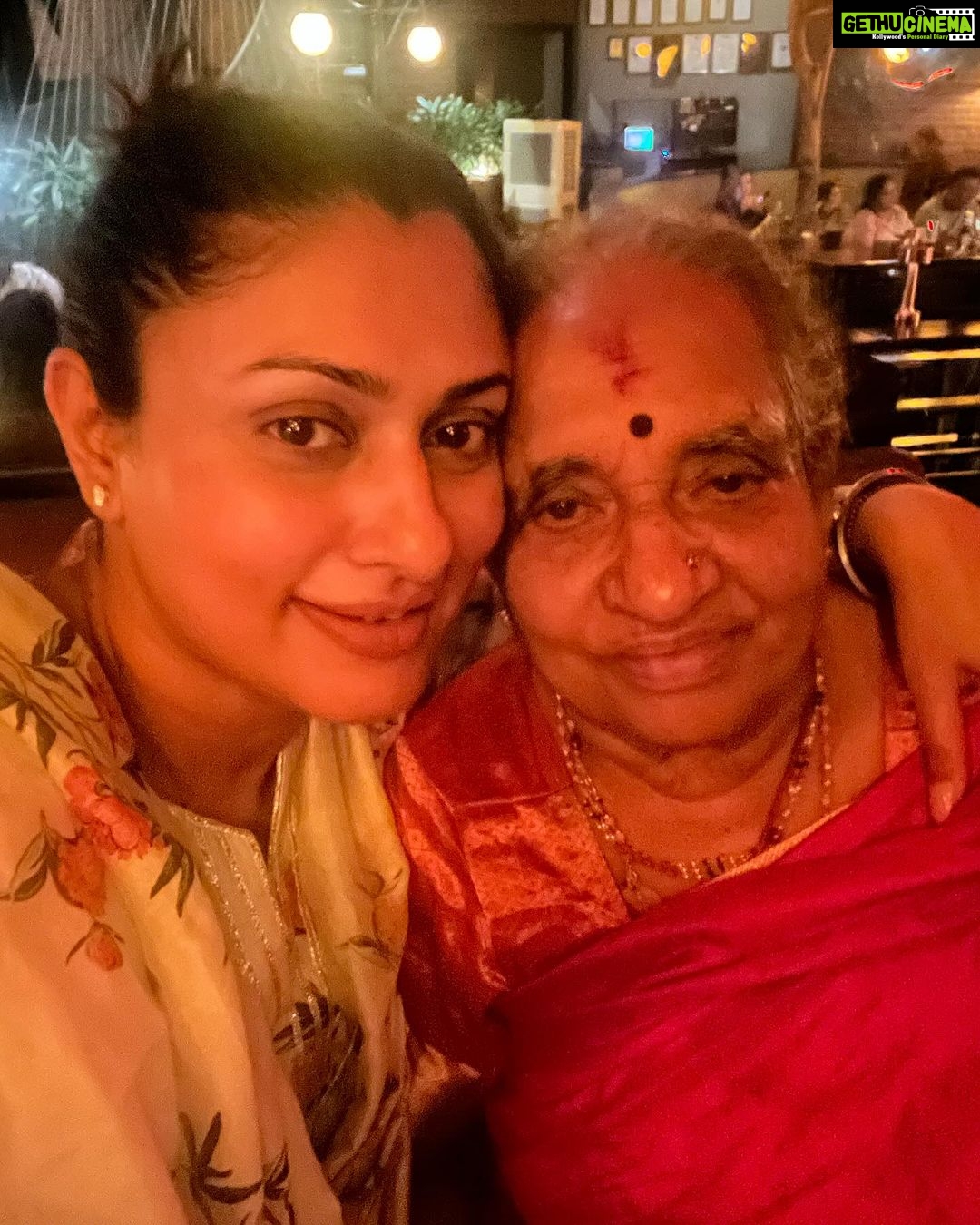 Malavika Instagram - Heart full, surrounded by family love 💖 The Pump House