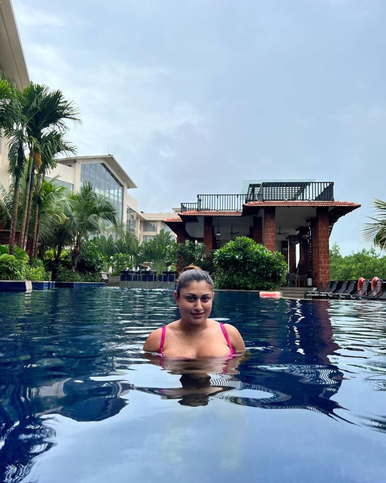 Malavika Instagram - Life is cool by the pool🌴♥️ The Westin Goa