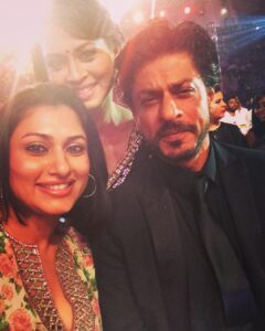 Malavika Instagram - An incredible day with the one and only SRK! 📸💫 Let’s rock the world, just like Jawan at the box office. #SRKLove #JawanSuccess #Jawan #throwback #2014vijaytvawards