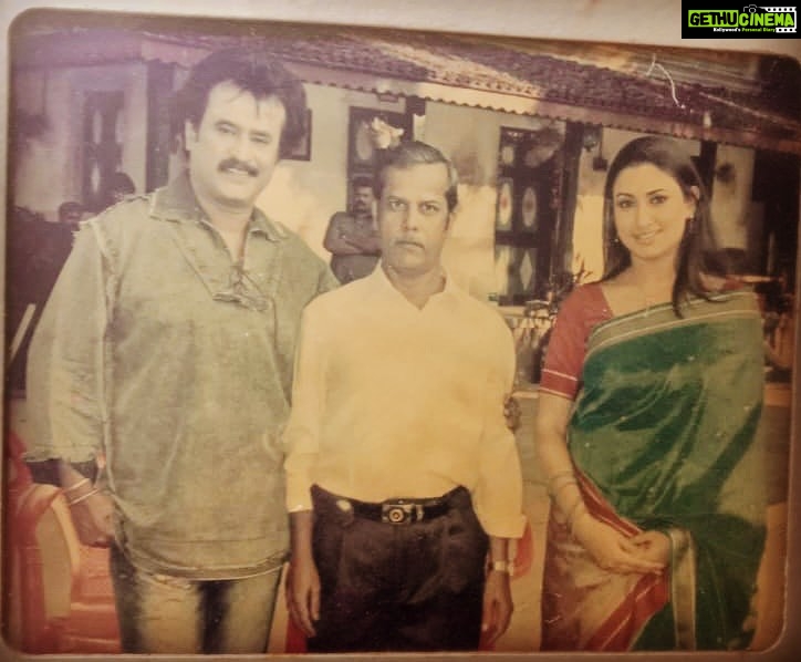 Malavika Instagram - Sharing the frame with the one and only Rajinikanth Sir✨#throwbackmemories #thalaivaa❤ #superstar #chandramukhi