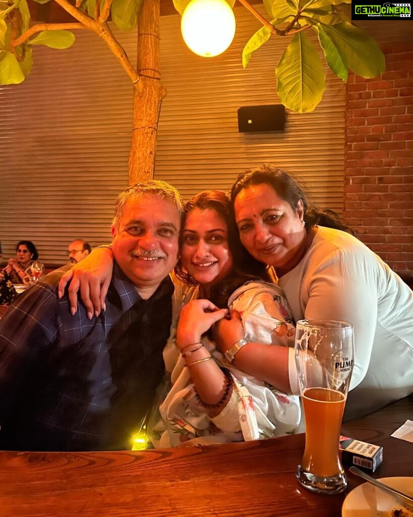 Malavika Instagram - Heart full, surrounded by family love 💖 The Pump House