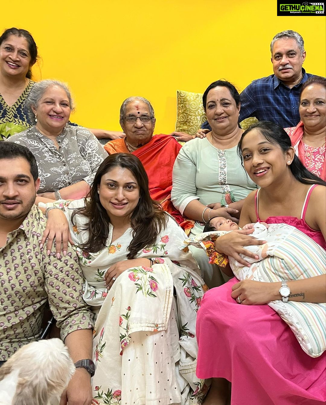Malavika Instagram - Heart full, surrounded by family love 💖 The Pump House