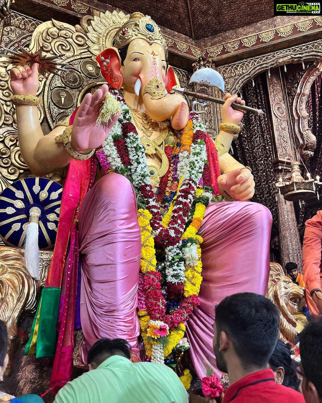 Malavika Instagram - Embracing the divine energy of Lalbaugcha Raja, seeking blessings and grace🙏🏼✨♥️