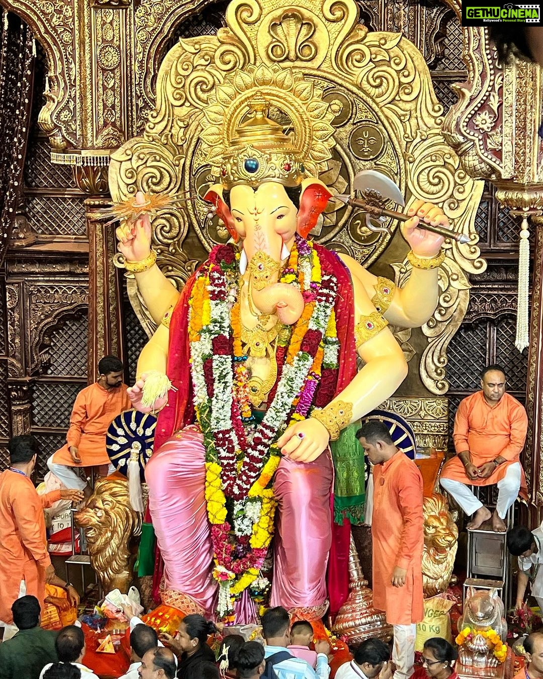 Malavika Instagram - Embracing the divine energy of Lalbaugcha Raja, seeking blessings and grace🙏🏼✨♥️