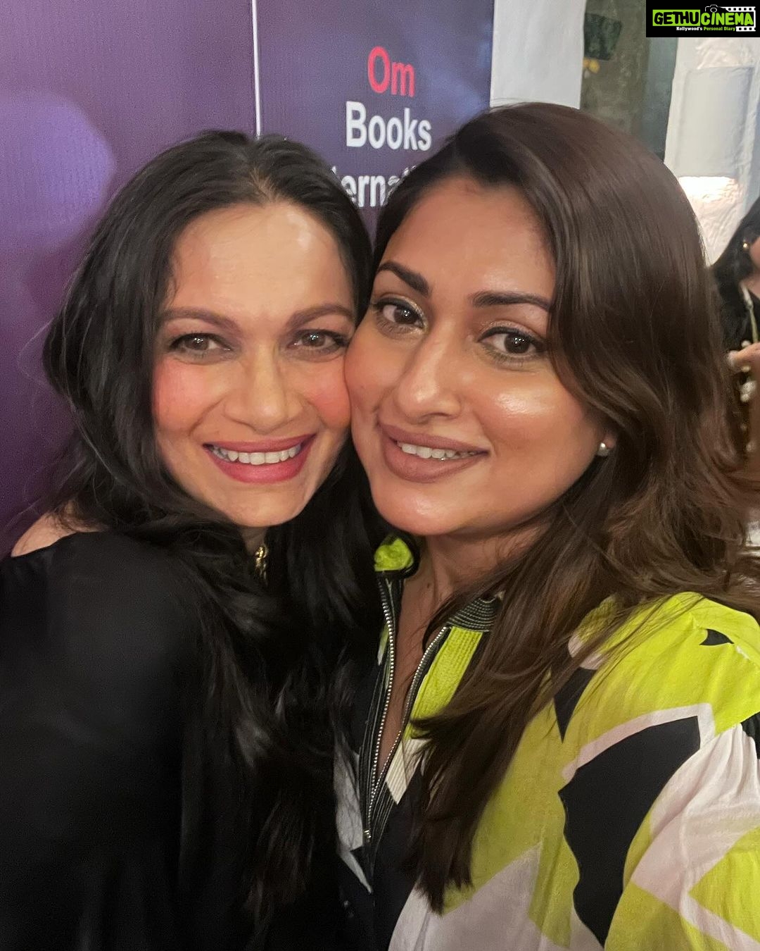 Malavika Instagram - An unforgettable evening celebrating Maria’s book launch! 📚💫 All the best, my love! 💖#loveyoutothemoonandback🌙🔙 Olive Bar & Kitchen