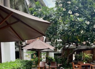 Malavika Mohanan Instagram - 🏝💕