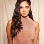 Malavika Mohanan Instagram – Skipped black for the evening 🧸✨

📸 @shivamguptaphotography 
Hair @the.mad.hair.scientist 
Makeup @eshwarlog 
Entertainment source @theitembomb 
Styled by 🙋🏻‍♀️
Also shoutout to shoe fairy godmother @spacemuffin27