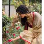 Malavika Mohanan Instagram – 🌹

~
@kannasrihari
@labelsouravdas
@the.olio.stories
@eshwarlog 
@shabnam_azmi 
@theitembomb