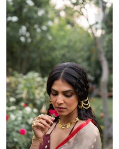 Malavika Mohanan Instagram - 🌹 ~ @kannasrihari @labelsouravdas @the.olio.stories @eshwarlog @shabnam_azmi @theitembomb
