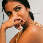 Malavika Mohanan Instagram – 🤍

📸 @nehachandrakant
Assisted by (Photography) @avinash78ni
Makeup @sonamdoesmakeup
Hair @hairstylist_madhav2.0
Assisted by (Hair) @gulshan_geloth
Styled by @vrindaanarang
Assisted by (Styling) @kalyaniadhxv @imranshaikh_official
Top @myalmari_ 
Pants @that.antiquepiece 
PR @theitembomb