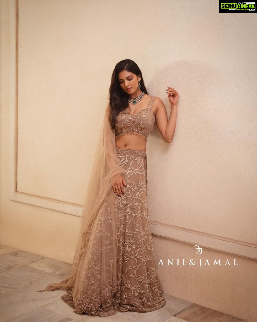 Malavika Mohanan Instagram - Excited to be a part of the timeless elegance where every stitch tells a story. Embrace the epitome of luxury fashion, redefine your style & elevate your elegance to new heights. Step into the world of sophistication and grace with @anilandjamalluxecouture from @paris_de_boutique 🤍✨ . . Makeup @sonamdoesmakeup Hair @souravv_roy_ Jewels by @anmoljewellers @aquamarine_jewellery @mkjewels_india Managed by @shaneemz @theitembomb