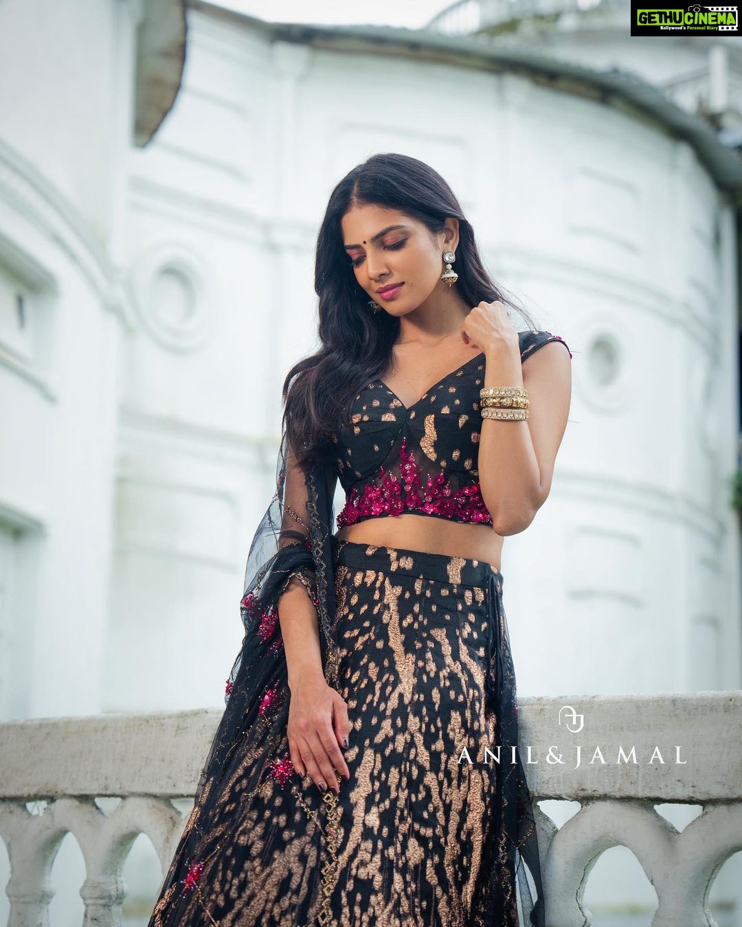 Malavika Mohanan Instagram - Excited to be a part of the timeless elegance where every stitch tells a story. Embrace the epitome of luxury fashion, redefine your style & elevate your elegance to new heights. Step into the world of sophistication and grace with @anilandjamalluxecouture from @paris_de_boutique π€β¨ . . Makeup @sonamdoesmakeup Hair @souravv_roy_ Jewels by @anmoljewellers @aquamarine_jewellery @mkjewels_india Managed by @shaneemz @theitembomb