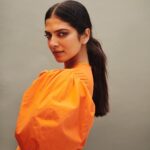 Malavika Mohanan Instagram - Hello from the midst of a very hectic month 🙋🏻‍♀️🍊 📸 @manasisawant Makeup @eshwarlog Styled by @artcantbebothered Hair @arvindkumar_hair Wearing @soquod PR @theitembomb