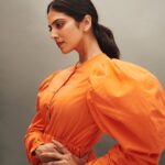 Malavika Mohanan Instagram - Hello from the midst of a very hectic month 🙋🏻‍♀️🍊 📸 @manasisawant Makeup @eshwarlog Styled by @artcantbebothered Hair @arvindkumar_hair Wearing @soquod PR @theitembomb