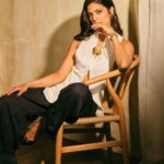 Malavika Mohanan Instagram - 🎀 📸 @nehachandrakant Assisted by (Photography) @avinash78ni Makeup @sonamdoesmakeup Hair @hairstylist_madhav2.0 Assisted by (Hair) @gulshan_geloth Styled by @vrindaanarang Assisted by (Styling) @kalyaniadhxv @imranshaikh_official Pants by @rishtabyarjunsaluja Top and jewellery by @myalmari_ Location @evebombay PR @theitembomb