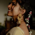 Malavika Mohanan Instagram - A never ending love affair with ‘kasavu’? 100% 💕