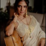 Malavika Mohanan Instagram – A never ending love affair with ‘kasavu’? 100% 💕