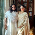 Malavika Mohanan Instagram – Sadhya & giggles 💕👯‍♀️

(Petition to want a banana leaf emoji on Instagram for the sake of all malayalis plz raise hands ☝🏻)