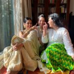 Malavika Mohanan Instagram – Sadhya & giggles 💕👯‍♀️

(Petition to want a banana leaf emoji on Instagram for the sake of all malayalis plz raise hands ☝🏻)