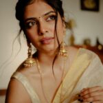 Malavika Mohanan Instagram – Wishing everyone a very Happy & love filled Onam! ♥️🌼✨

{Pic 1 & pic 10 are the yin & yang of my personality ☯️ }

Lots of ♥️ to @the.mad.hair.scientist @harshjanii @eshwarlog @theitembomb for this lovely evening of dress up & ‘pookalam’ 🌼