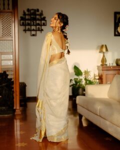 Malavika Mohanan Instagram - Wishing everyone a very Happy & love filled Onam! ♥️🌼✨

{Pic 1 & pic 10 are the yin & yang of my personality ☯️ }

Lots of ♥️ to @the.mad.hair.scientist @harshjanii @eshwarlog @theitembomb for this lovely evening of dress up & ‘pookalam’ 🌼