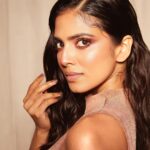 Malavika Mohanan Instagram – Skipped black for the evening 🧸✨

📸 @shivamguptaphotography 
Hair @the.mad.hair.scientist 
Makeup @eshwarlog 
Entertainment source @theitembomb 
Styled by 🙋🏻‍♀️
Also shoutout to shoe fairy godmother @spacemuffin27