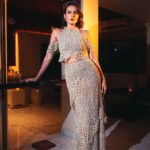 Mandana Karimi Instagram - Old Hollywood with a side of extra glam 🩶 Styled in.. Outfit: @cheriedofficial Jewellery: @sangeetaboochra Bag : @judithleiberindia Stylist: @shereenlovebug Assisted by: @snehhasuresh @riaasthana HMU: @kinnari_vora . . . ⁣ .⁣ .⁣ .⁣ .⁣ .⁣ #styleinspiration #photography #styleoftheday #love #beauty #photo #fashionstyle #travel #instafashion #instadaily