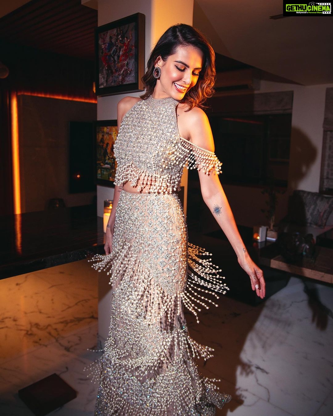 Mandana Karimi Instagram - Old Hollywood with a side of extra glam 🩶 Styled in.. Outfit: @cheriedofficial Jewellery: @sangeetaboochra Bag : @judithleiberindia Stylist: @shereenlovebug Assisted by: @snehhasuresh @riaasthana HMU: @kinnari_vora . . . . . . . . #styleinspiration #photography #styleoftheday #love #beauty #photo #fashionstyle #travel #instafashion #instadaily