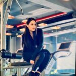 Mandy Takhar Instagram - The best Vibe of the Day @themakersfitness__ 🤍 #themakersfitness Photography @vikas_photographer_ Makeup @makeupbykajal_sharma Shoot managed by @celebwise.media Location @themakersfitness__