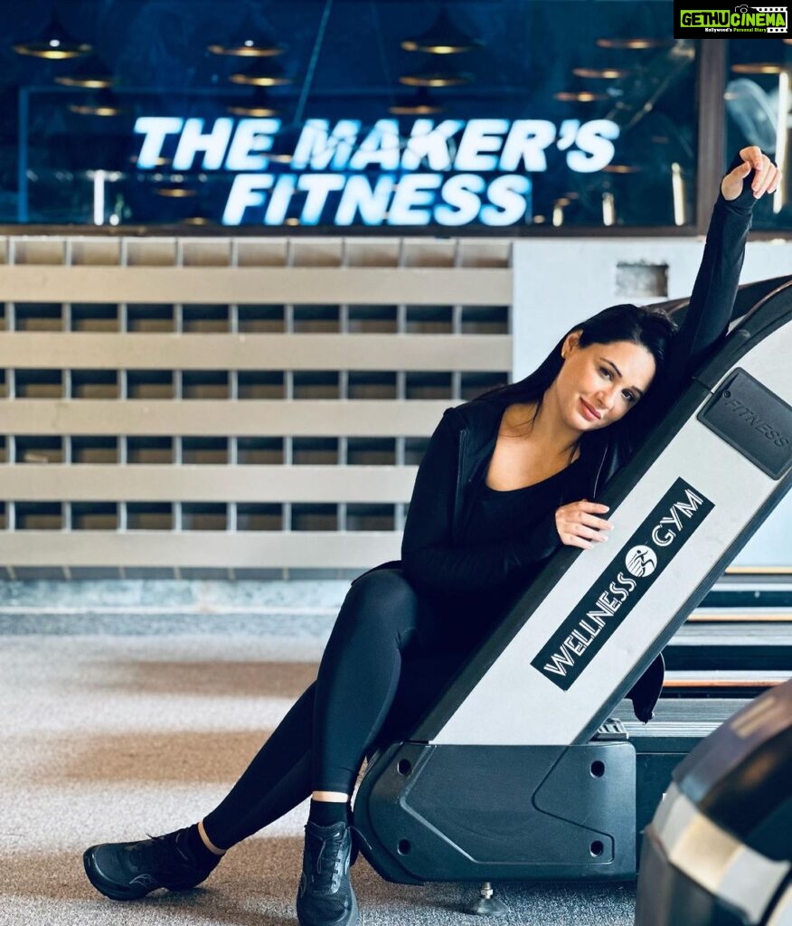 Mandy Takhar Instagram - @themakersfitness__ Very Happy to join hands with The team who helped me gain 40 kgs and now lose it with my internal wellness as the number one priority. I couldn’t have achieved my gaining or losing weight goals without you.. Thank you for being their throughout my rollercoaster Film journey of #hayenimerimotto Congratulations for the new venture ! @shekharkaushal_ @rahulmogi7 The gym is absolute Luxury, warm and welcoming Come join us 🤍 Photography @vikas_photographer_ Makeup and hair @makeupbykajal_sharma Shoot managed by @celebwise.media Ubber Mewsgate - Greater Mohali