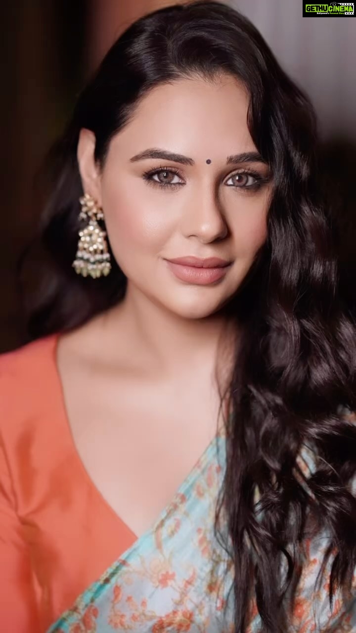 Mandy Takhar Instagram - #zindagizindabaad releasing 27th October ✨ @its_ninja @sagastudiosofficial @prem.singh.sidhu #ninja #mandytakhar #sagastudios #punjabi #premsinghsidhu #punjabicinema Makeup and Hair by @shiwanidawar_artistry Outfit by @scarlet_by_shrutijamaal Photography @deepikasdeepclicks Jewellery by @rubayatofficial