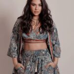 Mandy Takhar Instagram – The cozy collection by @label_swavi 🖤

Photography by @deepikasdeepclicks 
Makeup by @makeupbyharpyvirk 
Hair by @hairtalesbymanav 
Styled and assisted by @iamkajalsharmas
Designer @label_swavi @chique.amritsar.jalandhar_