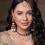 Mandy Takhar Instagram - All things Bridal … 🤍 #Zindagizindabaad #bridestobe #bridalseason Makeup by @shiwanidawar_artistry Photography by @deepikasdeepclicks Outfit by @scarlet_by_shrutijamaal Jewellery by @rubayatofficial