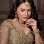 Mandy Takhar Instagram - All things Bridal … 🤍 #Zindagizindabaad #bridestobe #bridalseason Makeup by @shiwanidawar_artistry Photography by @deepikasdeepclicks Outfit by @scarlet_by_shrutijamaal Jewellery by @rubayatofficial