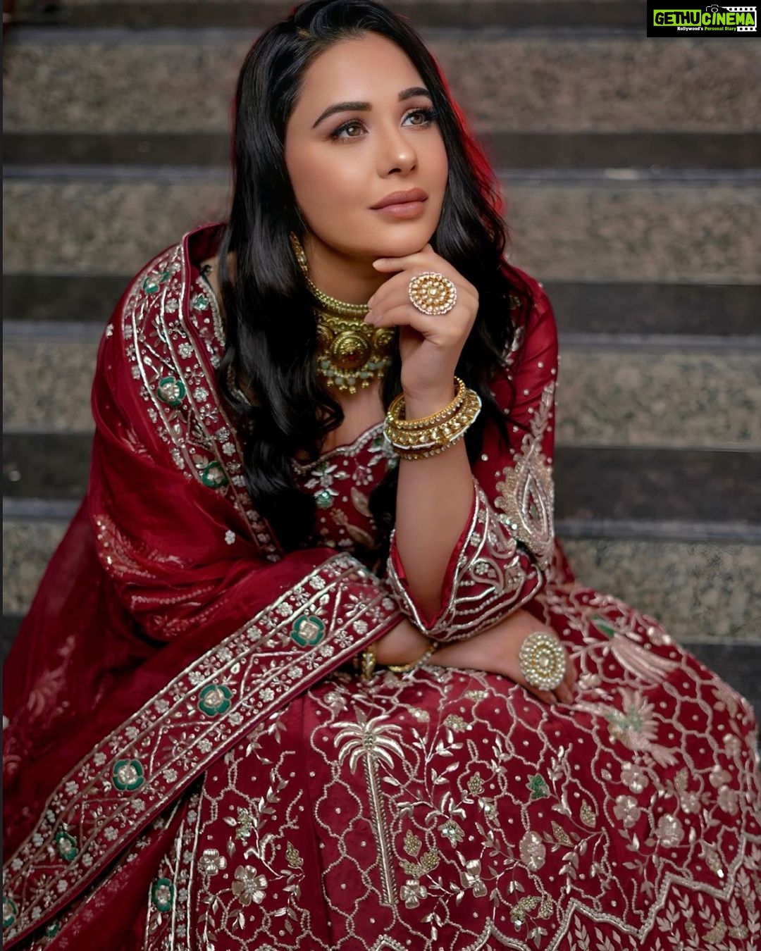 Mandy Takhar Instagram - #zindagizindabad ❤️ Releasing 27th October ✨ Photography by @vikas_photographer_ Makeup by @jassi_makeupartist Outfit by @label_baani Location @celebwise.studios Shoot managed by @celebwise.media